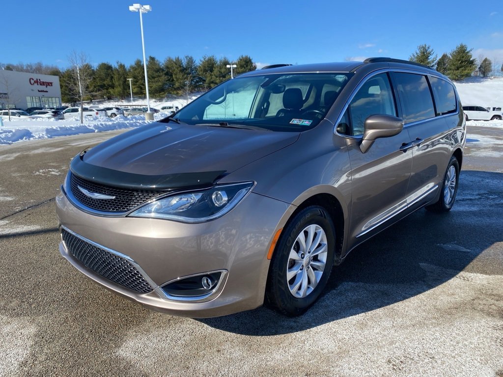 Used 2017 Chrysler Pacifica Touring-L image 7