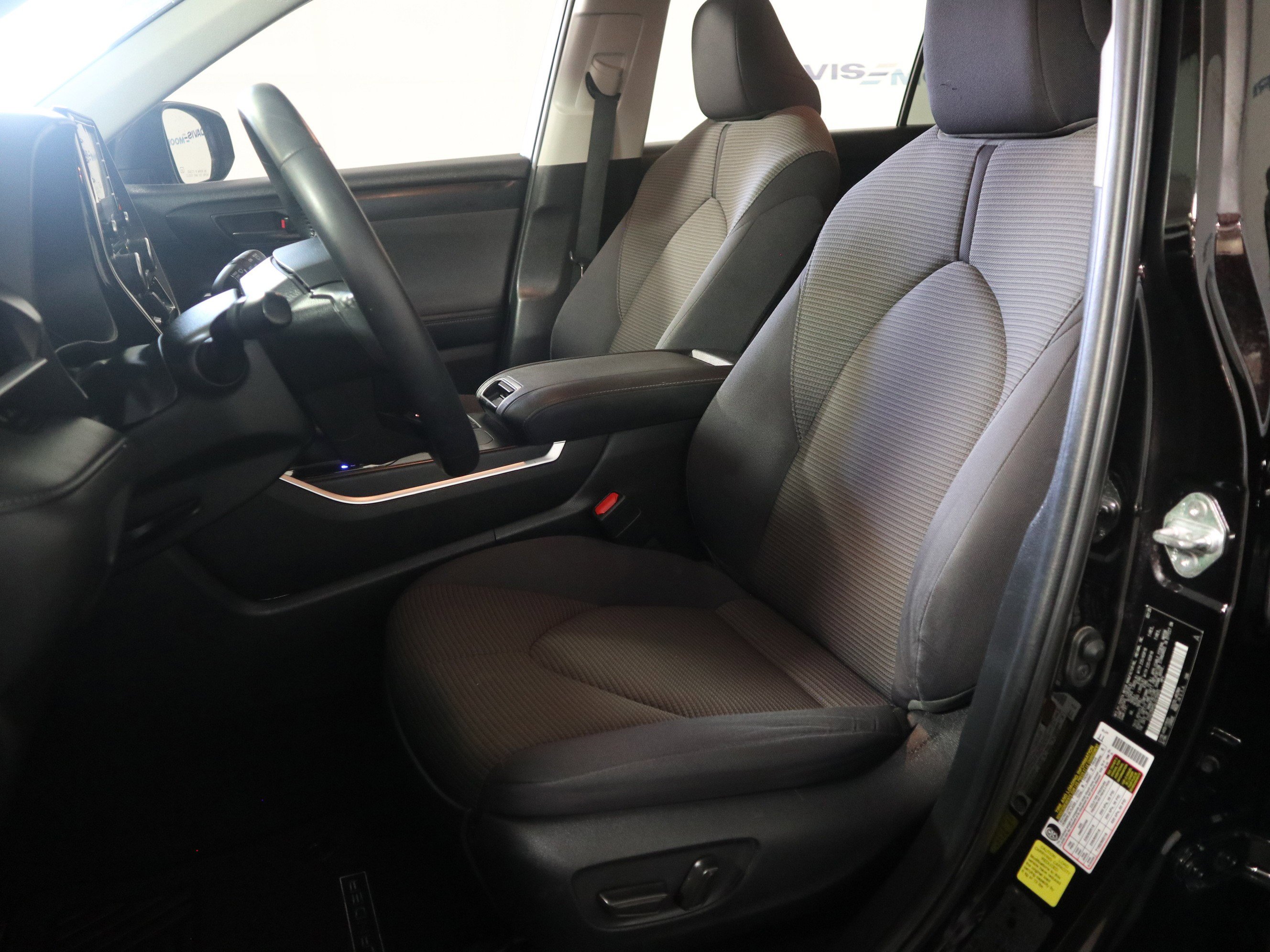 Used 2020 Toyota Highlander LE image 23