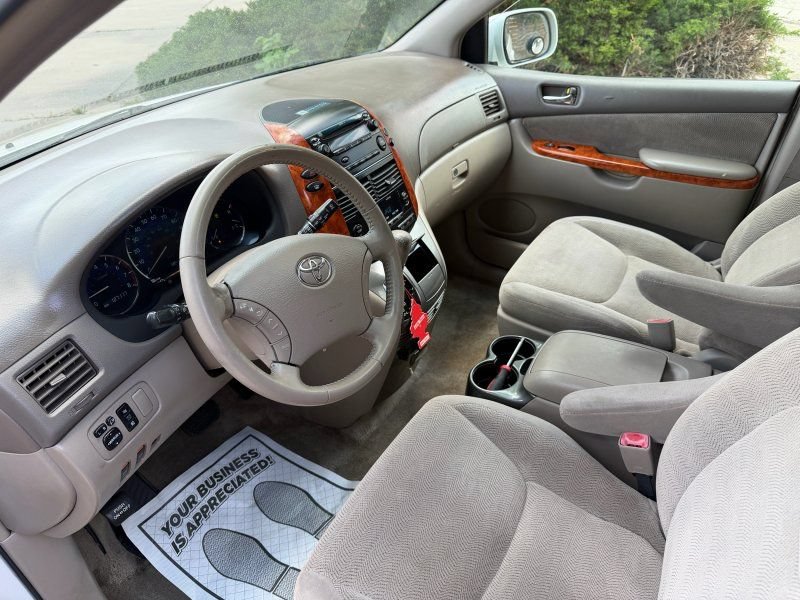 Used 2006 Toyota Sienna XLE w/ XLE Pkg 3 FWD image 8
