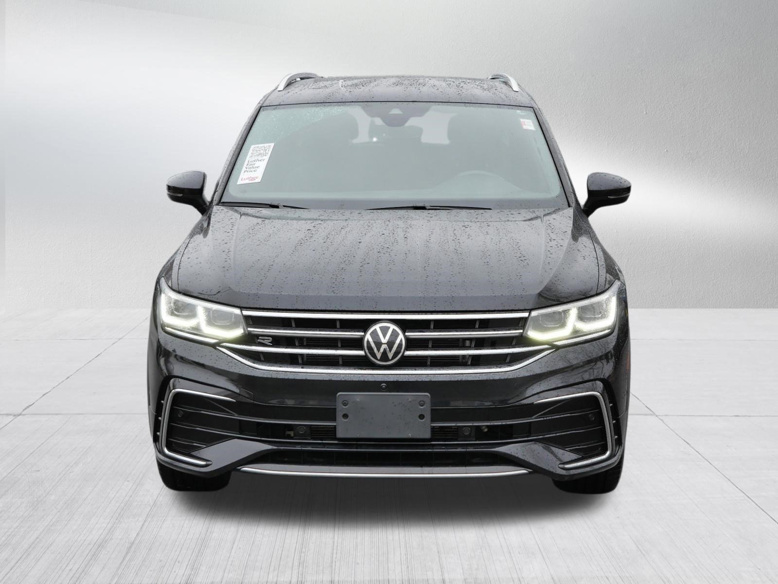 Used 2023 Volkswagen Tiguan SEL R-Line image 2