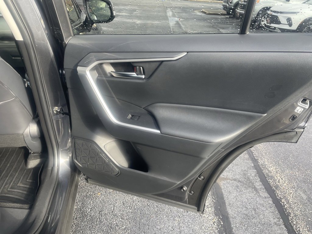 Used 2020 Toyota RAV4 XLE Premium image 16