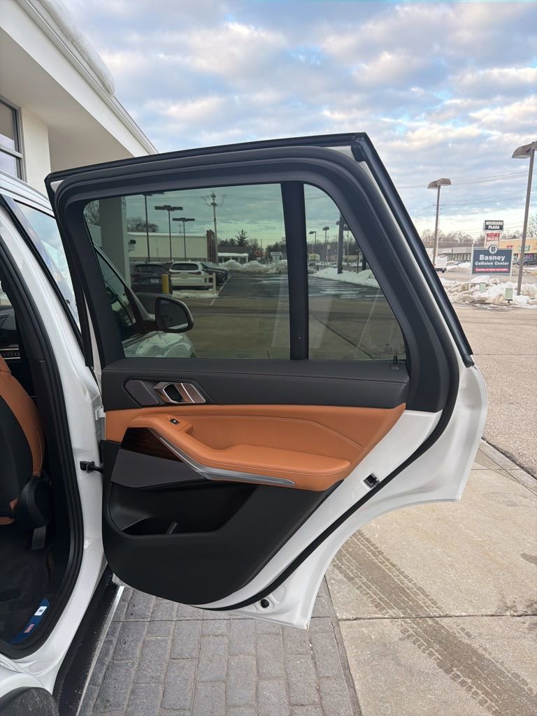 New 2026 BMW X7 M60i image 63