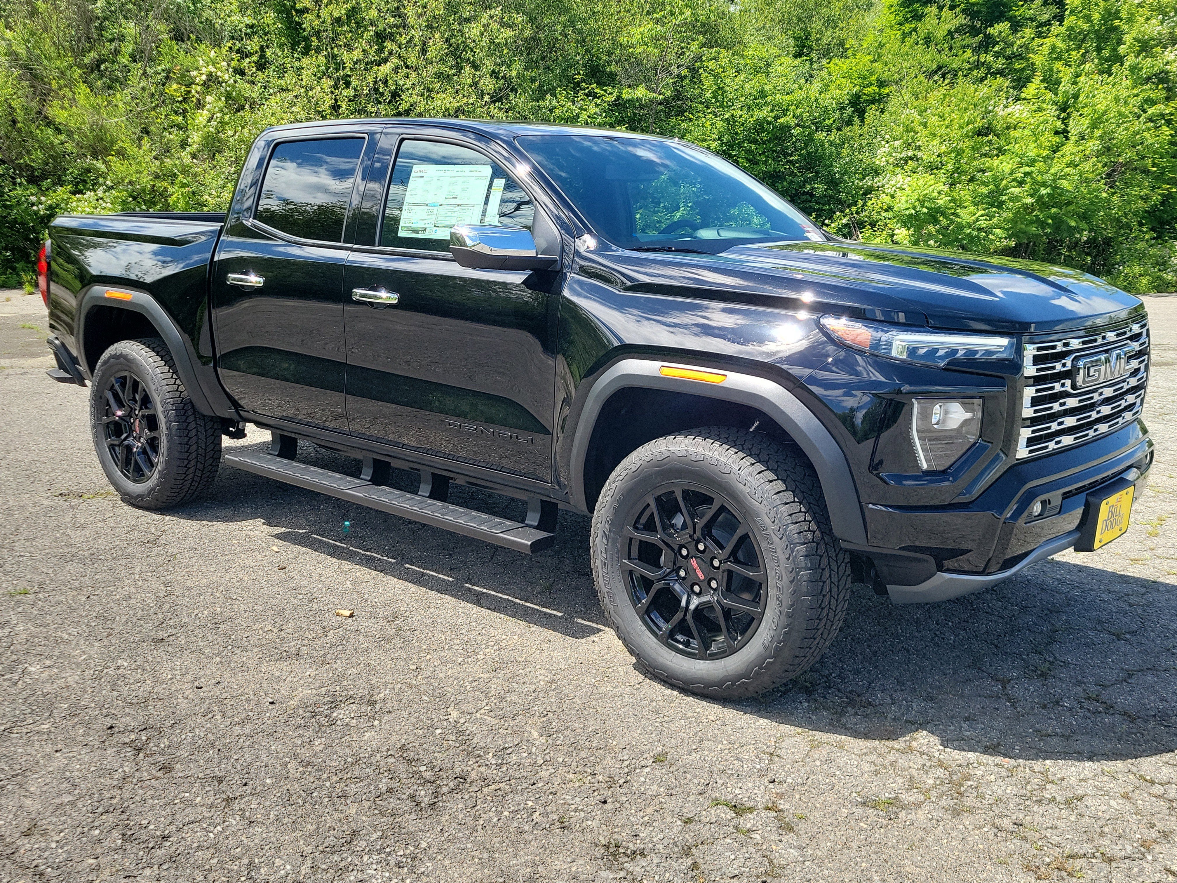New 2026 GMC Canyon Denali w/ LPO, Denali Black Edition AWD/4WD image 9