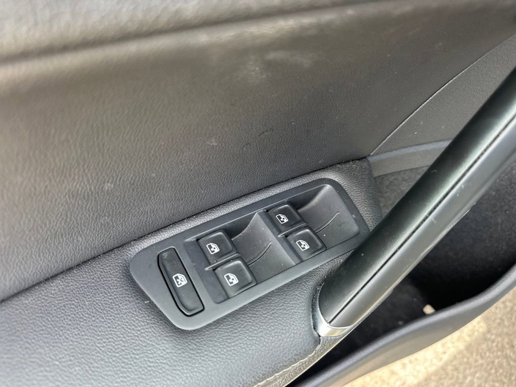 Used 2018 Volkswagen Golf SE image 44