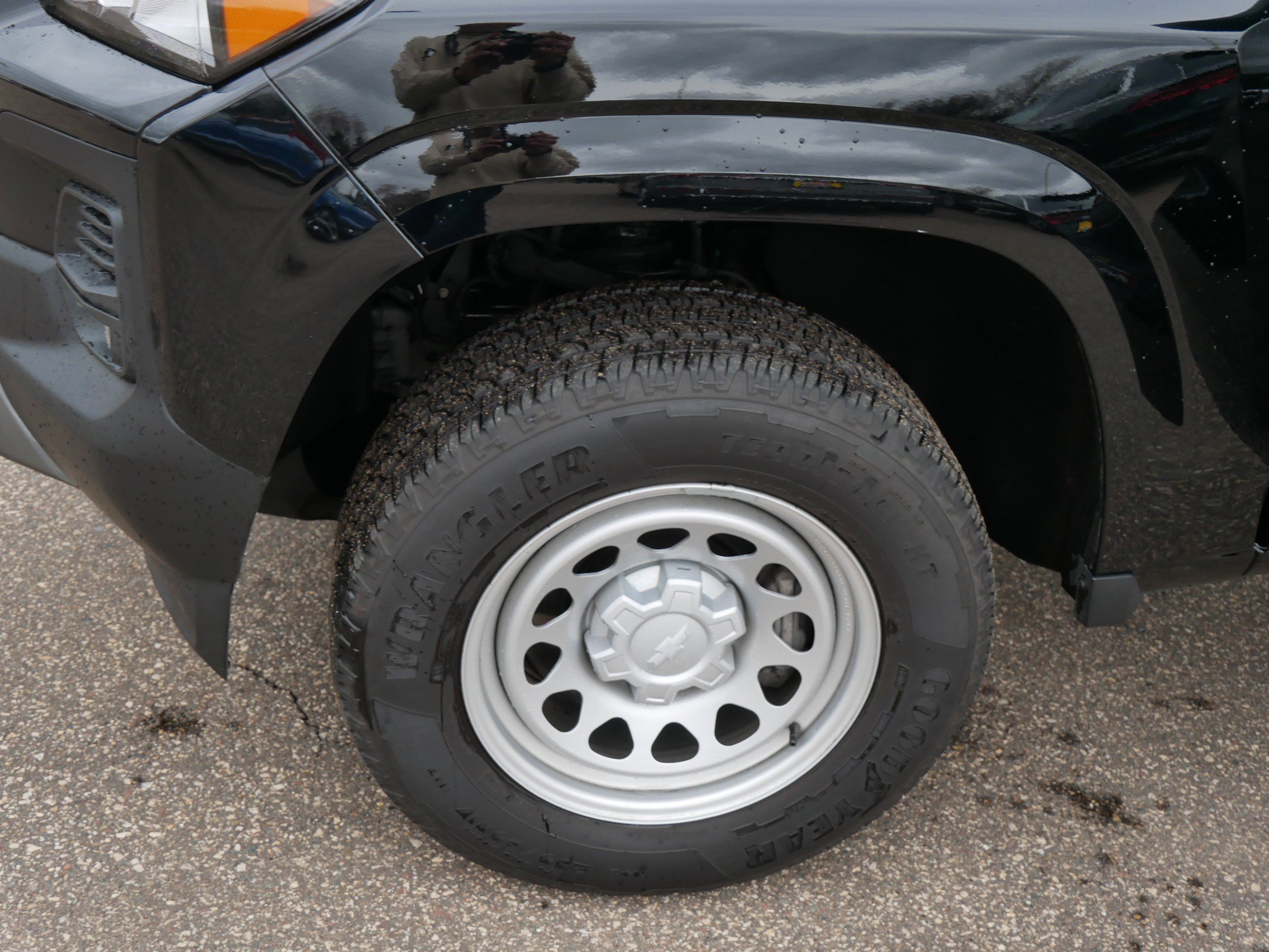 Used 2024 Chevrolet Colorado W/T image 15