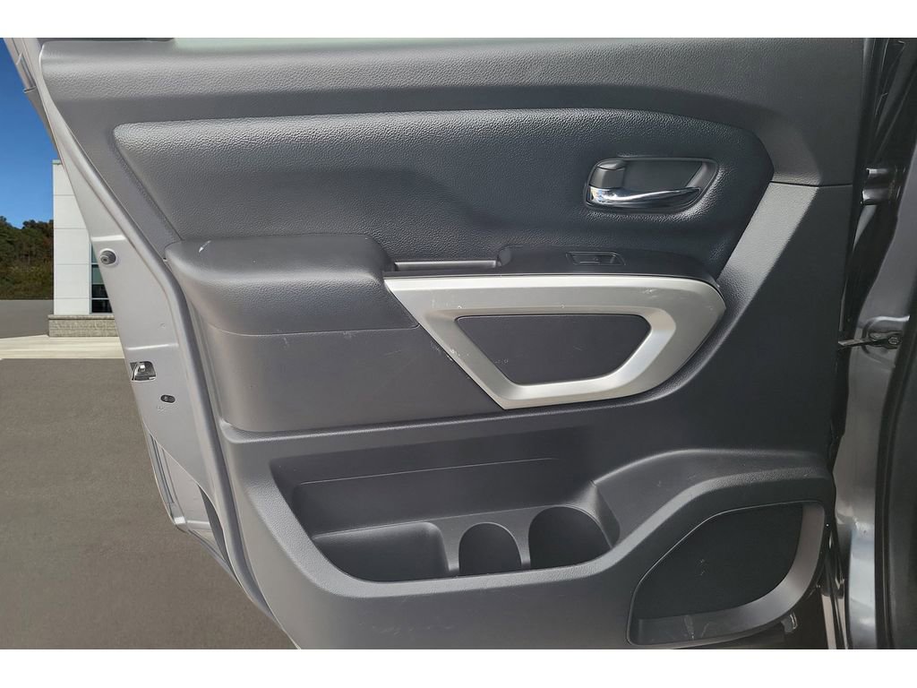 Used 2018 Nissan Titan SV RWD image 16