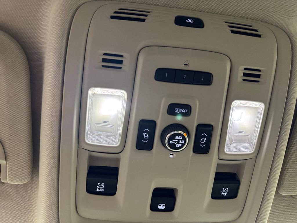 Used 2021 GMC Yukon Denali w/ Denali Premium Package image 24