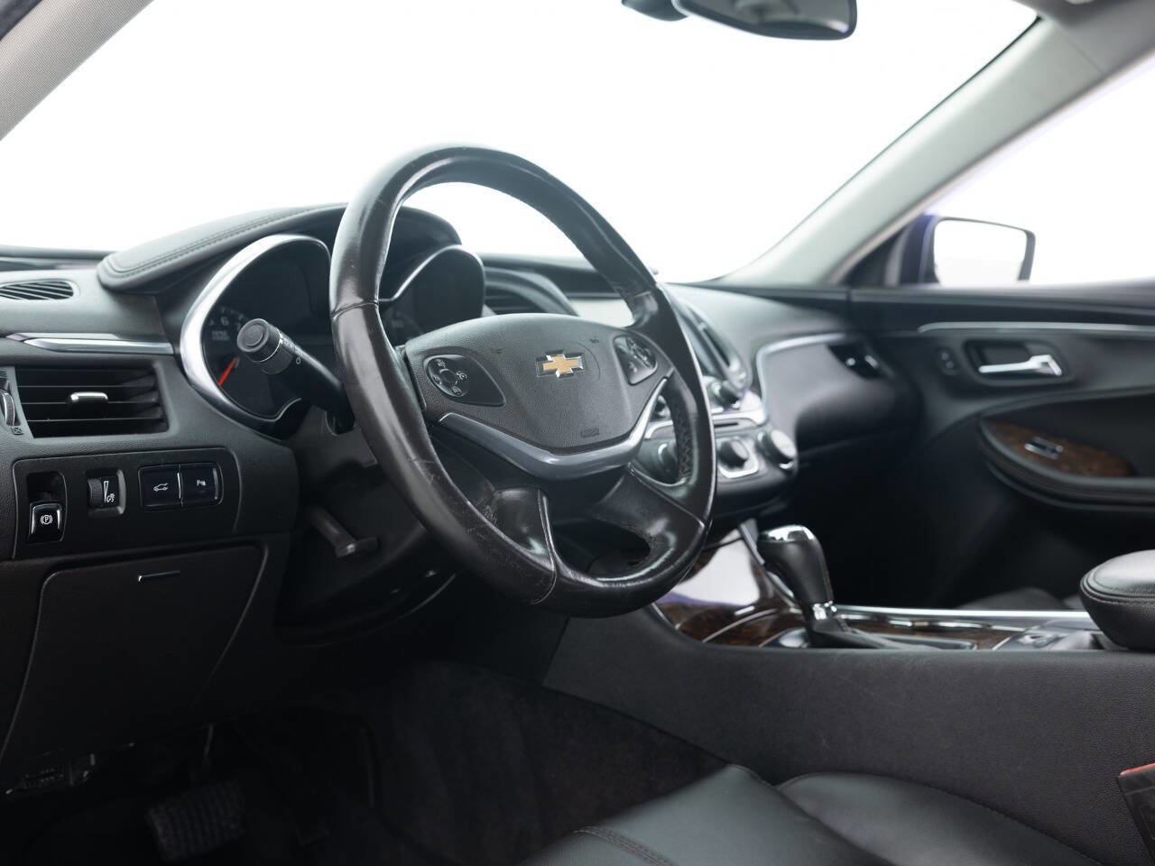 Used 2015 Chevrolet Impala LT w/ Convenience Package image 25