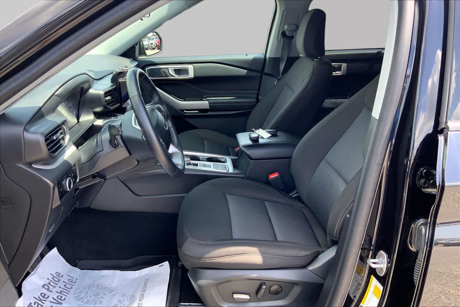 Certified 2024 Ford Explorer XLT RWD image 8
