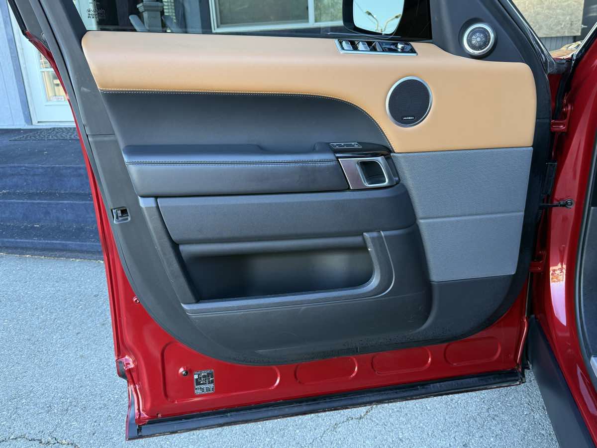Used 2019 Land Rover Range Rover Sport Supercharged AWD/4WD image 36