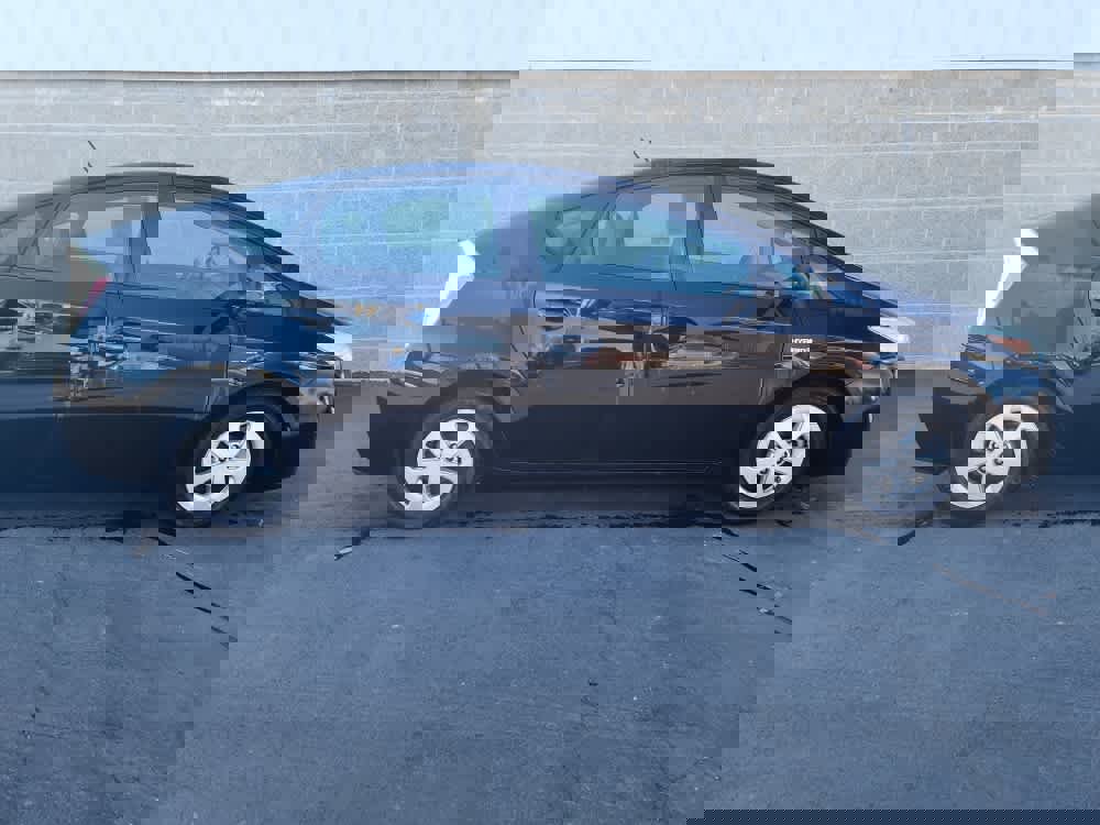 Used 2010 Toyota Prius Three image 2