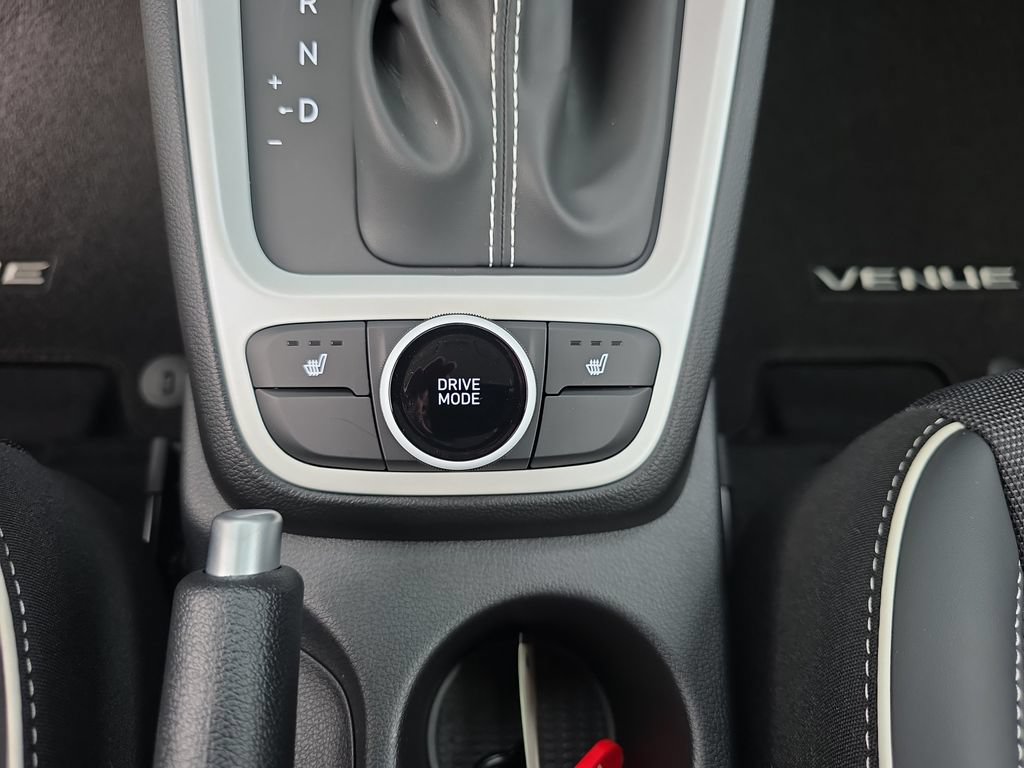 Certified 2026 Hyundai Venue SEL FWD image 26