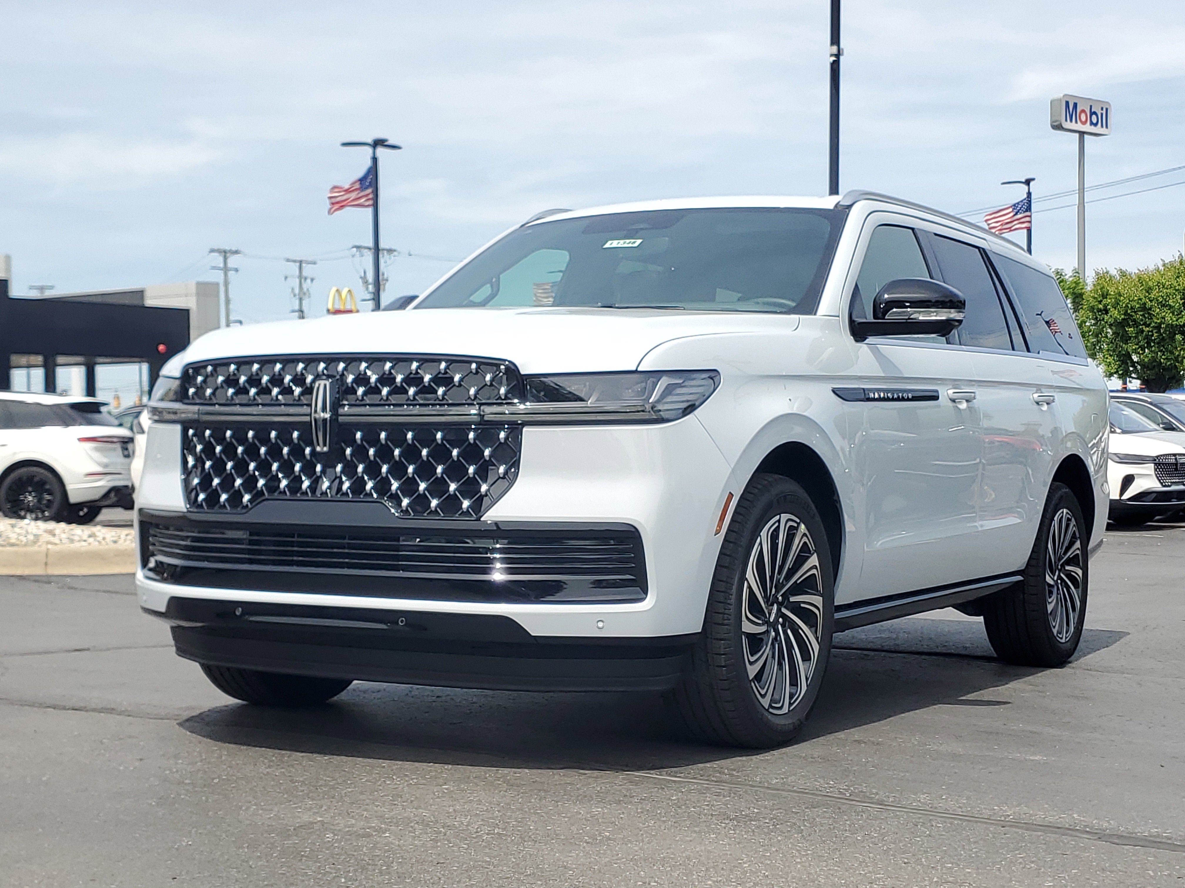 New 2026 Lincoln Navigator Black Label AWD/4WD image 2