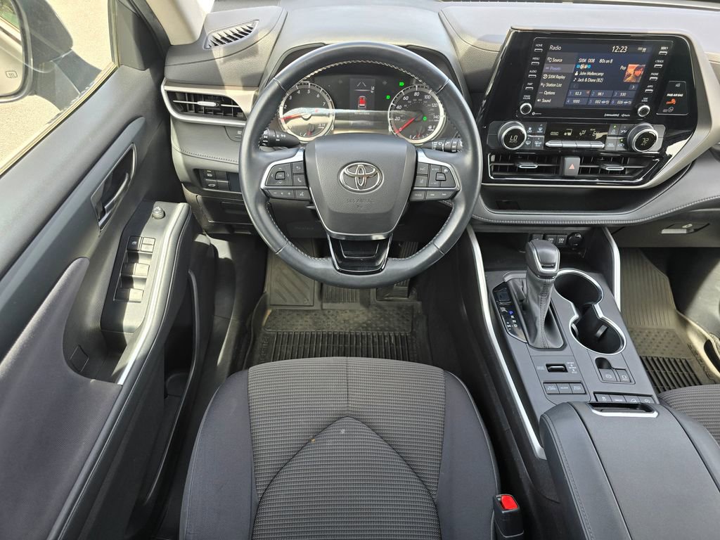 Used 2021 Toyota Highlander LE image 28