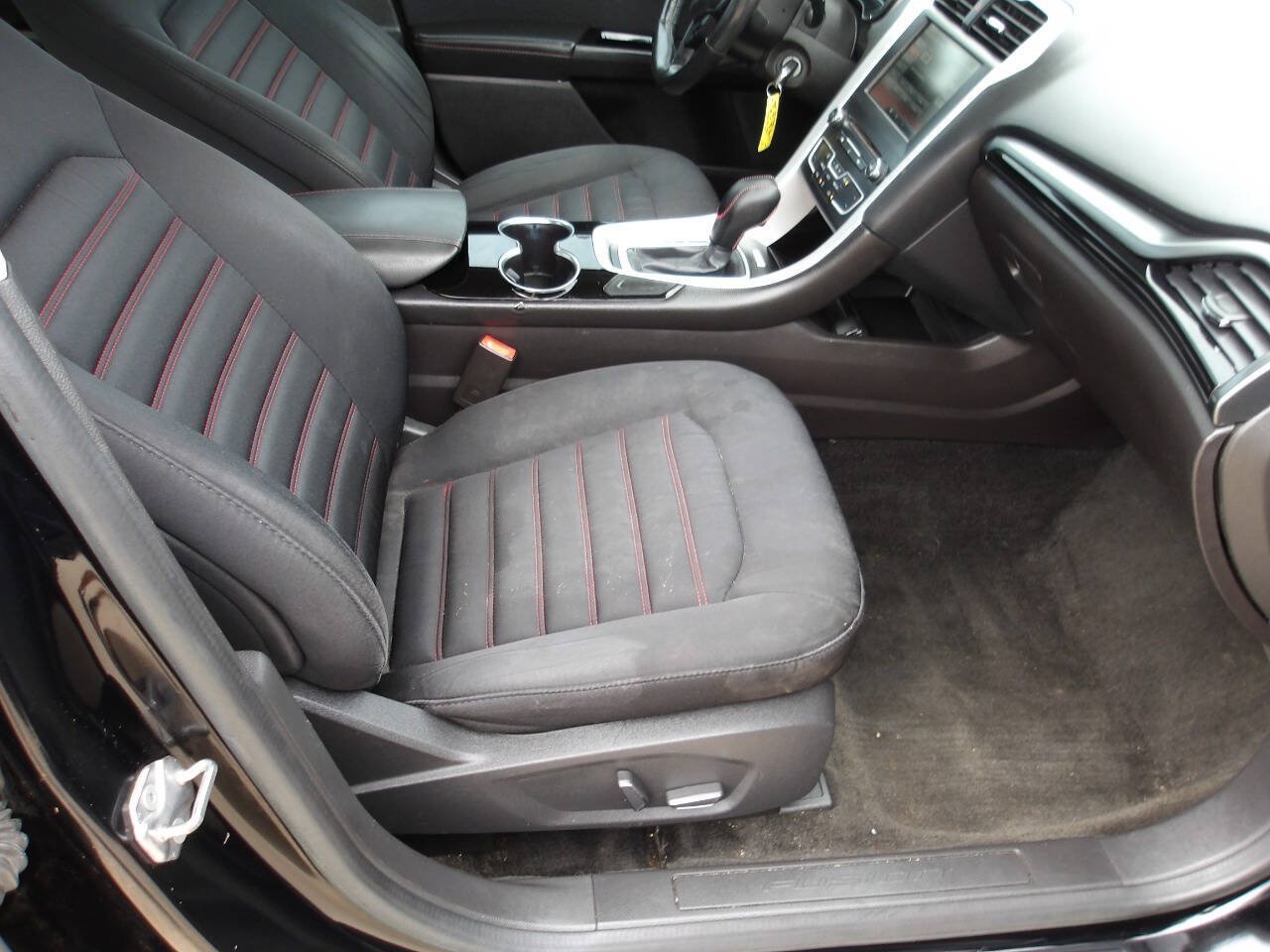 Used 2016 Ford Fusion SE FWD image 7