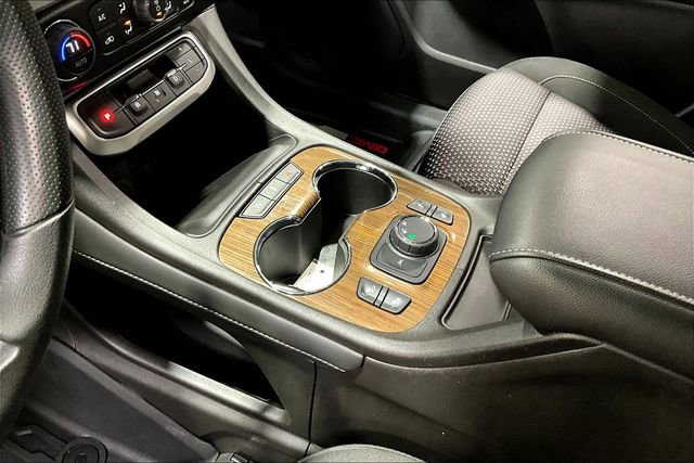 Used 2023 GMC Acadia SLE w/ Driver Convenience Package FWD image 16