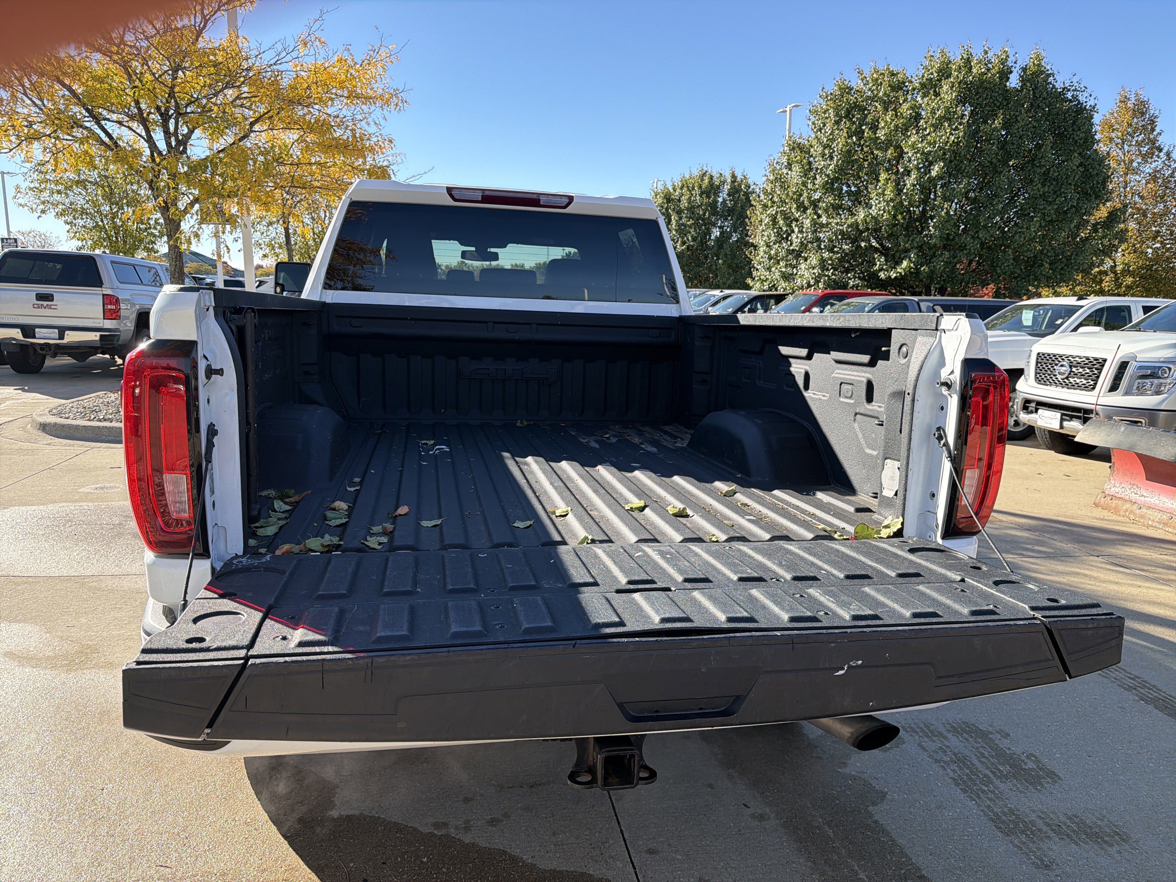 Used 2022 GMC Sierra 2500 AT4 image 7