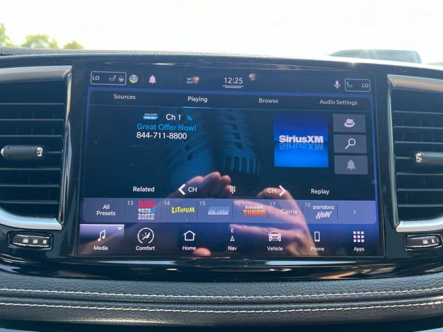 Used 2021 Chrysler Pacifica Limited AWD/4WD image 18
