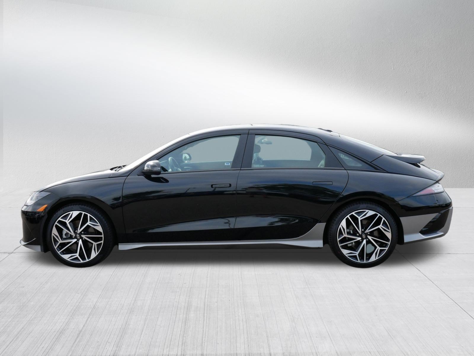Used 2023 Hyundai Ioniq 6 SEL RWD image 4