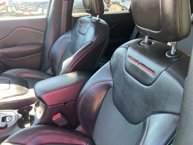Used 2020 Jeep Cherokee Trailhawk w/ Technology Group AWD/4WD image 12
