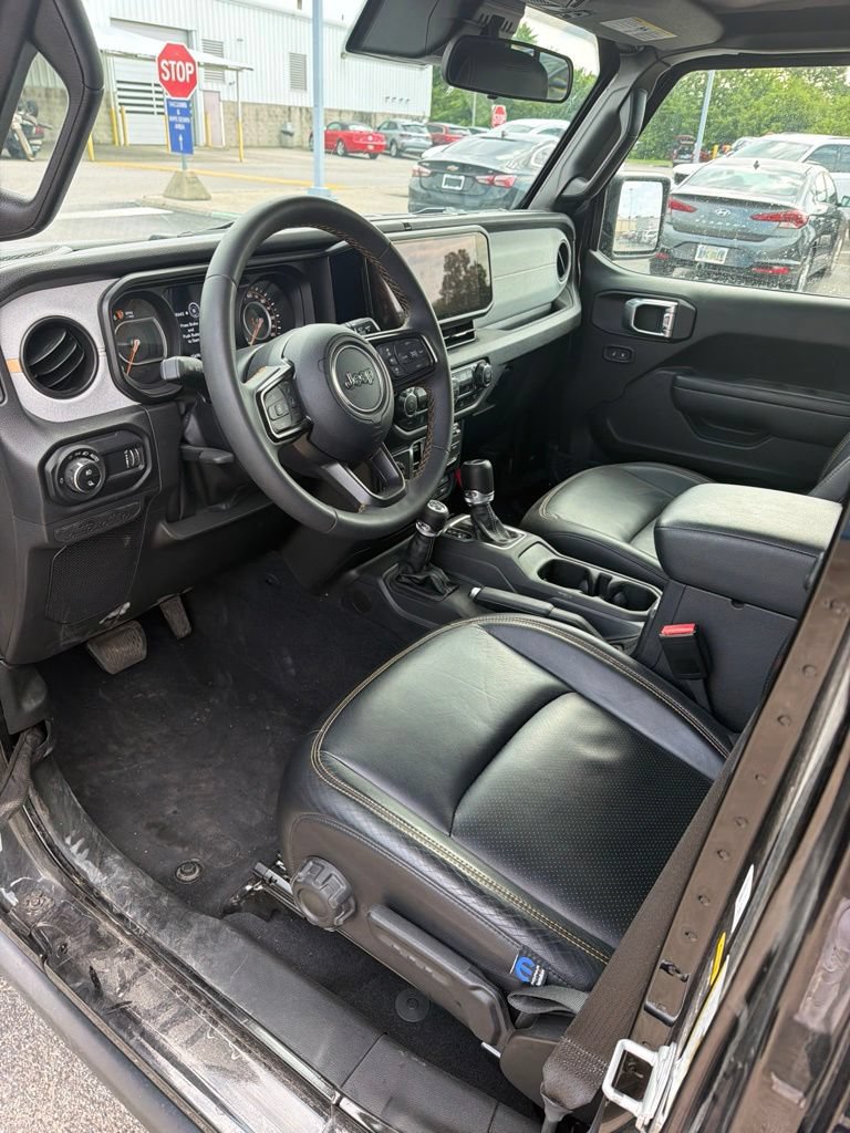 Used 2024 Jeep Gladiator Sport AWD/4WD image 2