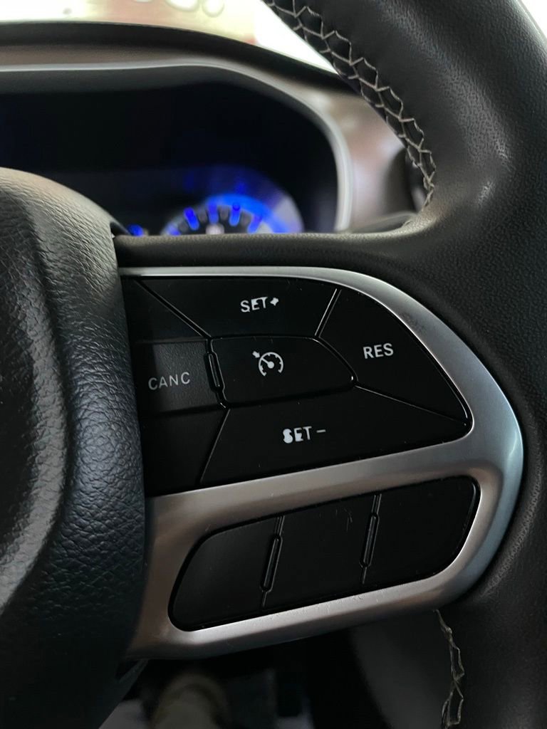 Used 2022 Chrysler Voyager LX image 25