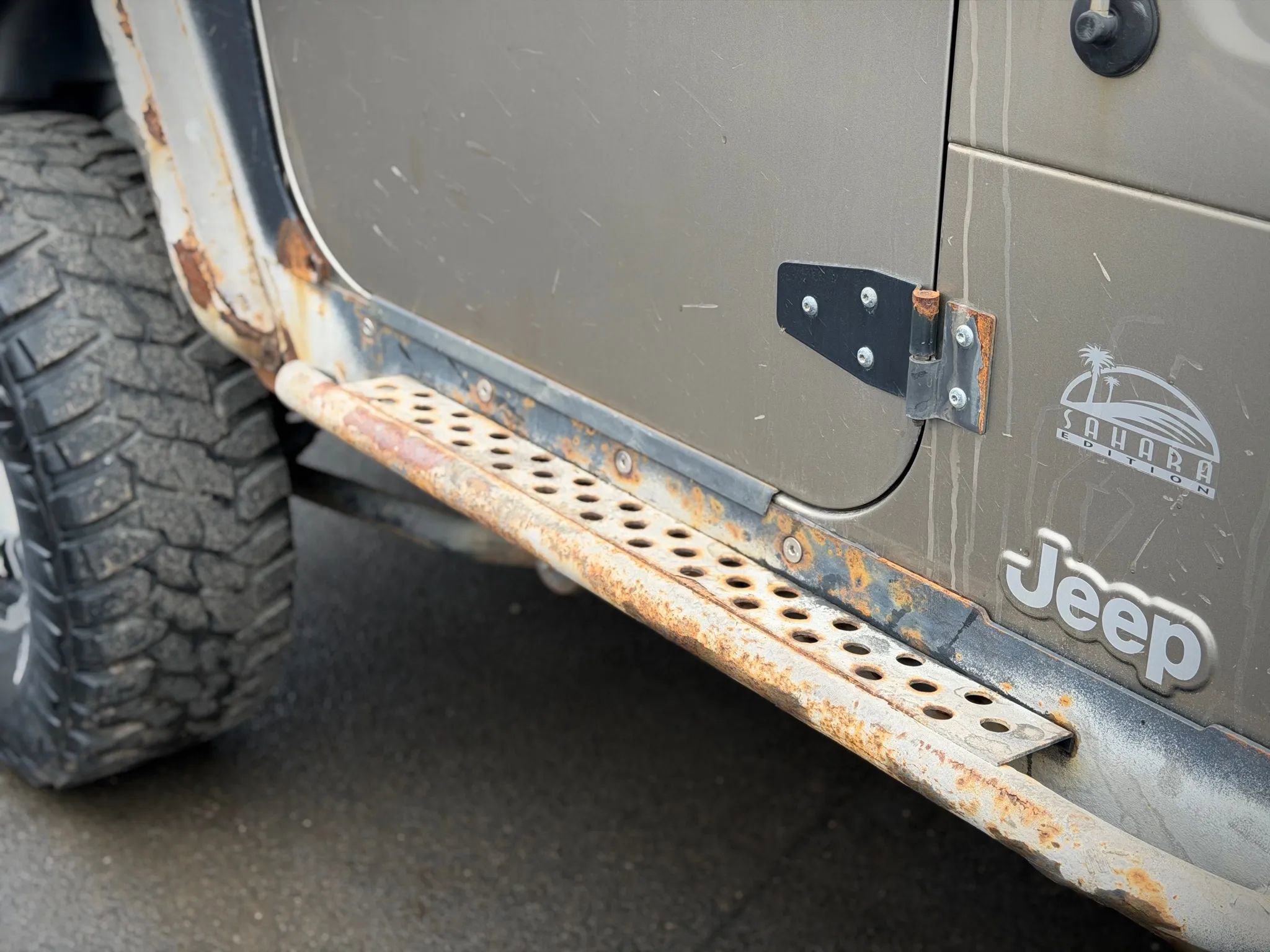 Used 2004 Jeep Wrangler Sahara w/ Dual Top Group image 17