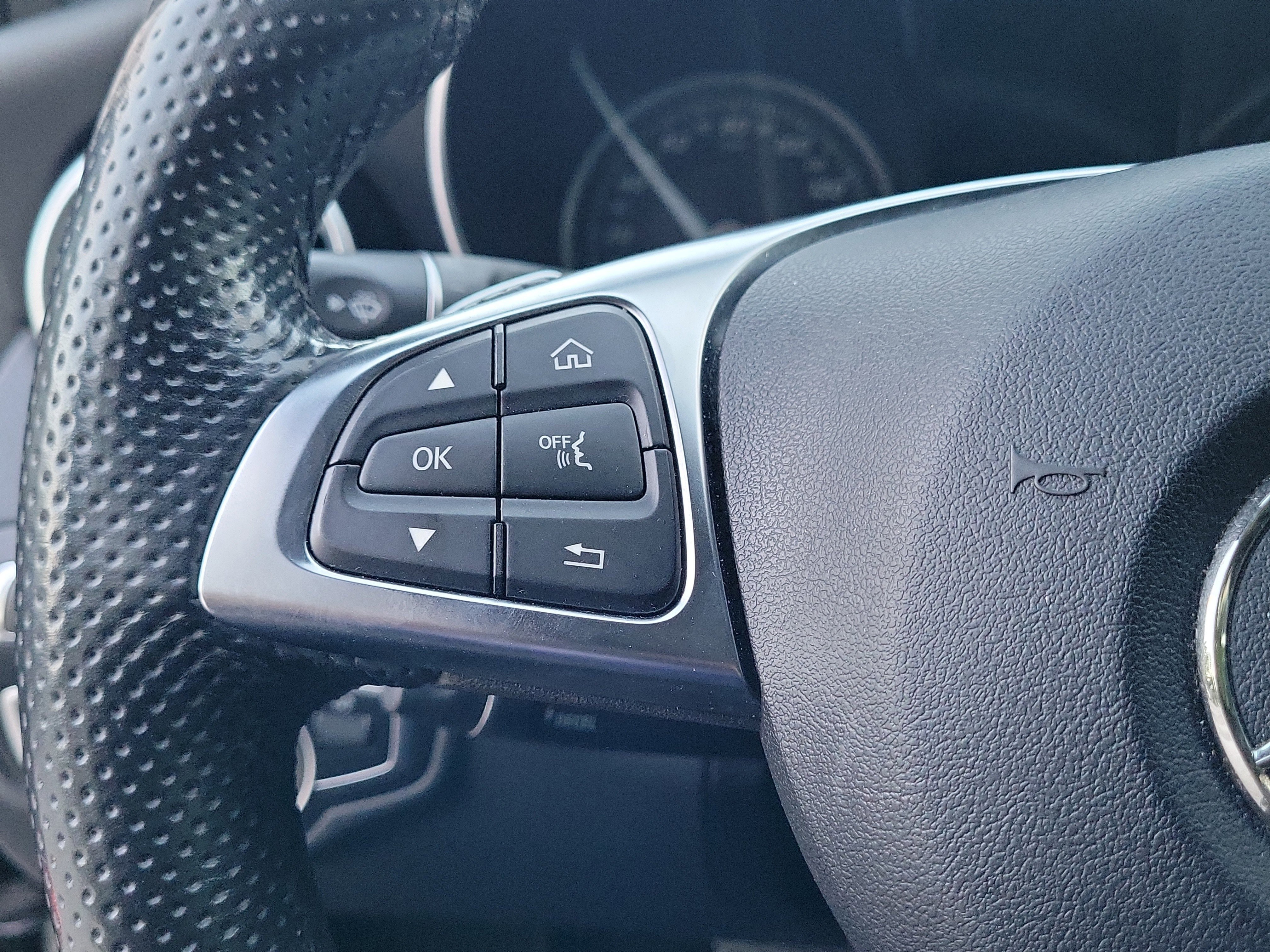 Used 2018 Mercedes-Benz C 300 Sedan image 25