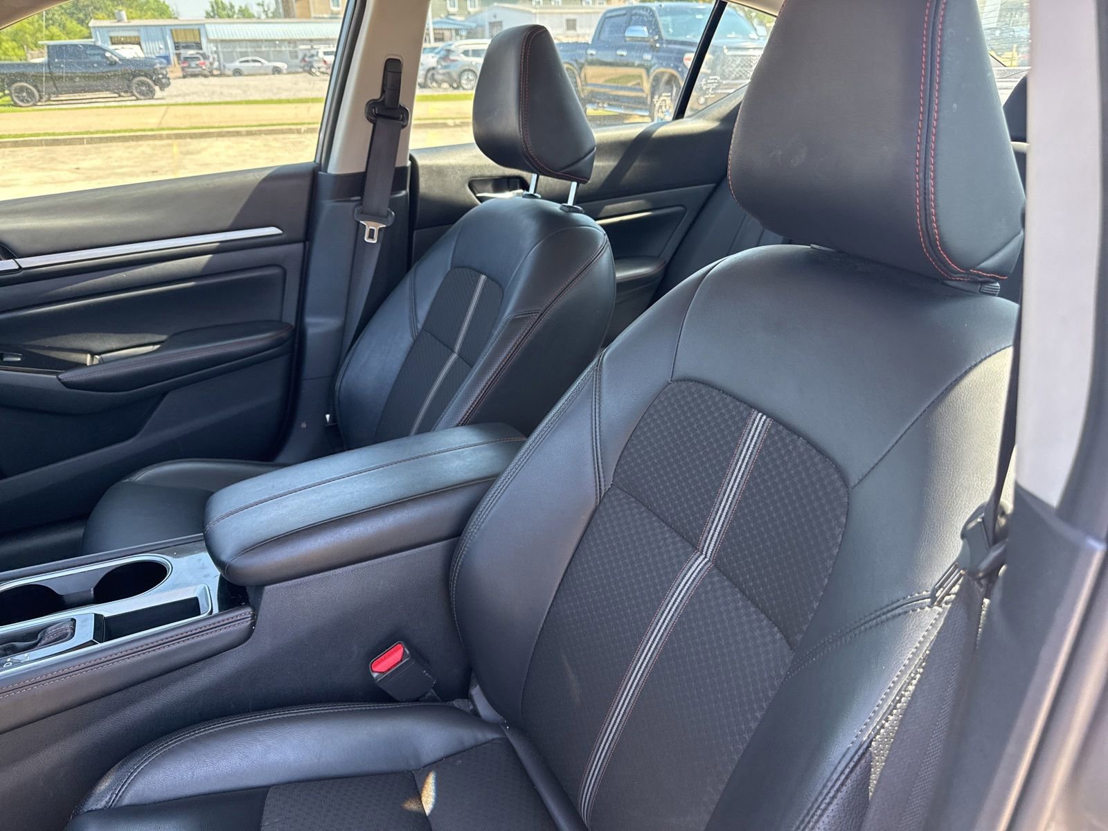 Used 2024 Nissan Altima 2.5 SR FWD image 11
