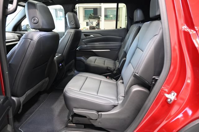 New 2027 Chevrolet Traverse LT w/ Sun and Wheel Package FWD image 11