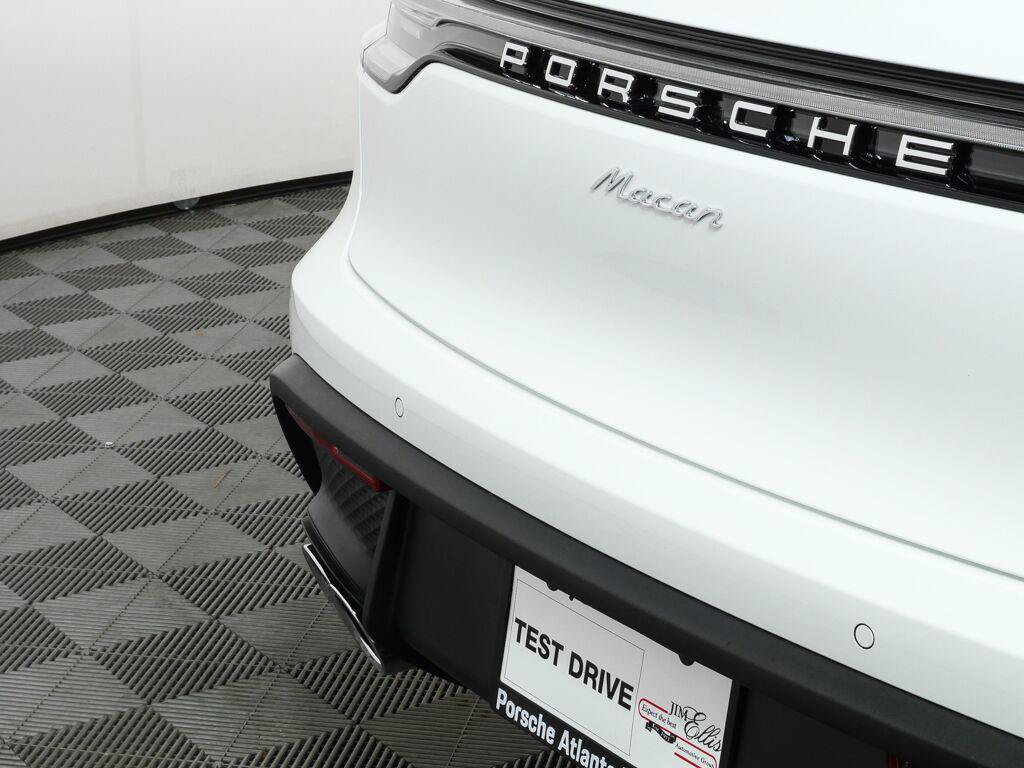 Certified 2026 Porsche Macan AWD/4WD image 37