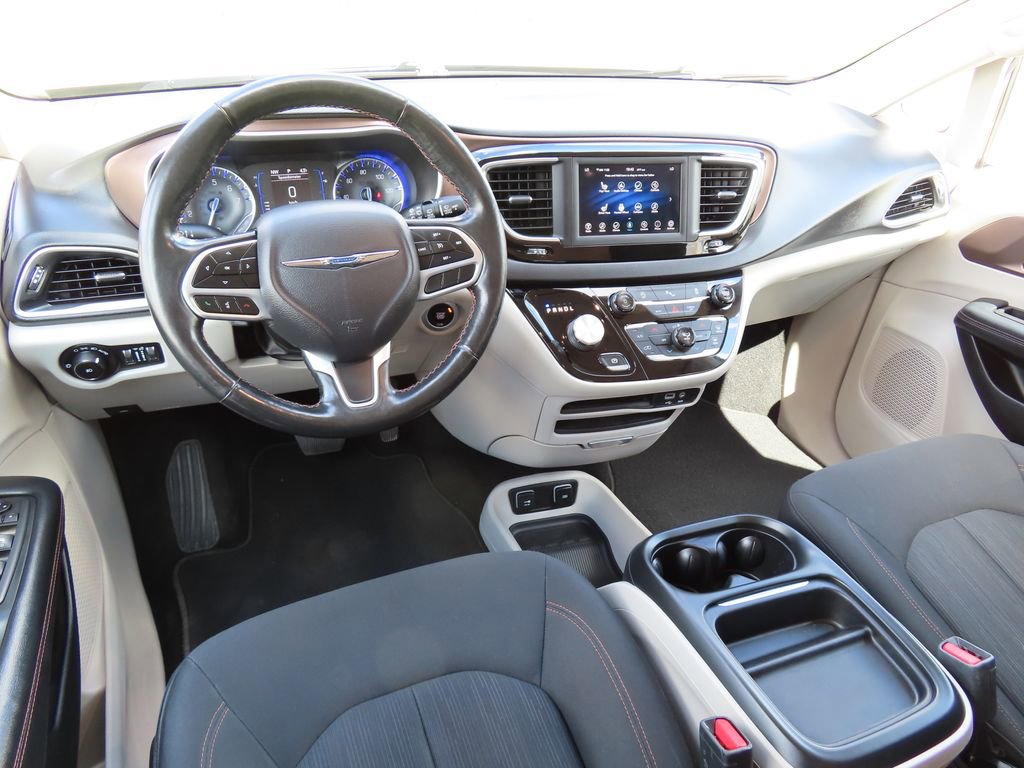 Used 2019 Chrysler Pacifica Touring Plus w/ Tire & Wheel Group FWD image 5