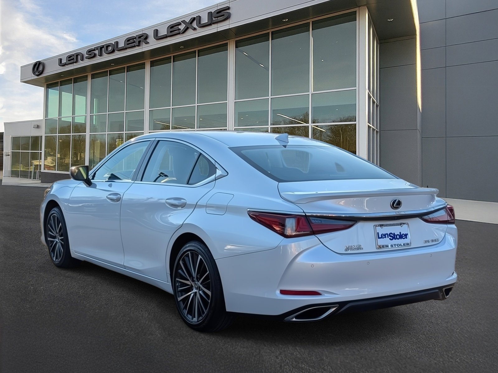Certified 2023 Lexus ES 350 w/ Premium Package image 5