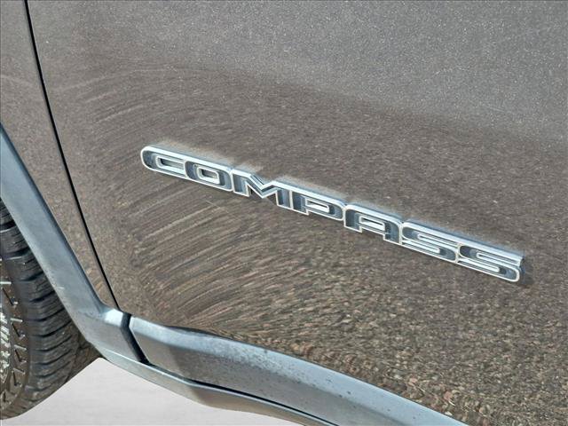 Used 2023 Jeep Compass Latitude AWD/4WD image 11