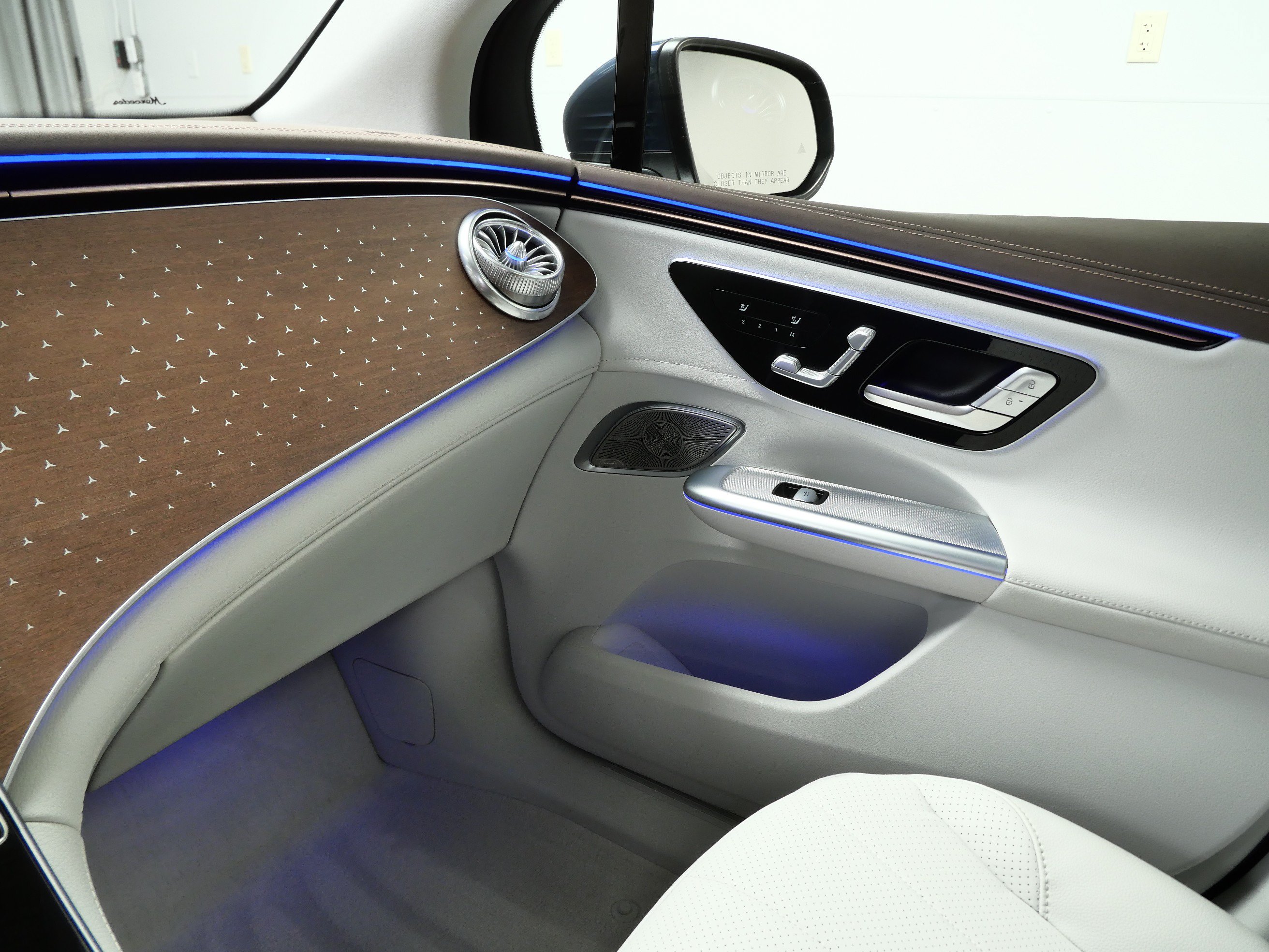 Certified 2023 Mercedes-Benz EQE 350+ 4MATIC SUV w/ Exclusive Trim Package image 20