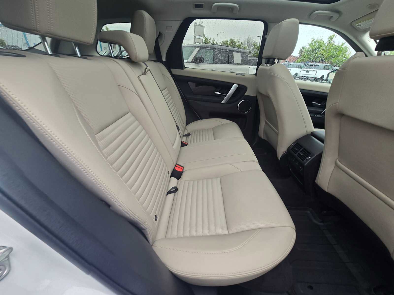 Used 2025 Land Rover Discovery Sport S image 14