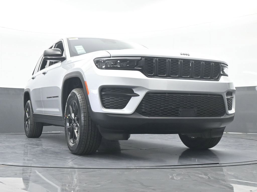 New 2025 Jeep Grand Cherokee Altitude image 57