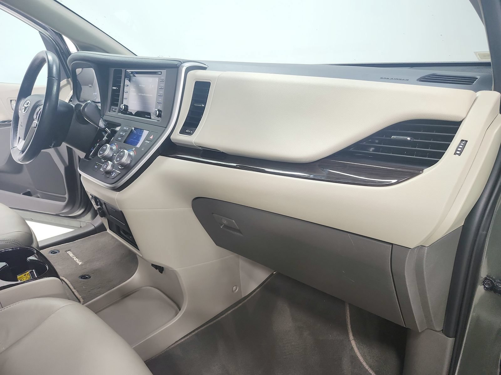 Used 2020 Toyota Sienna XLE Premium FWD image 41