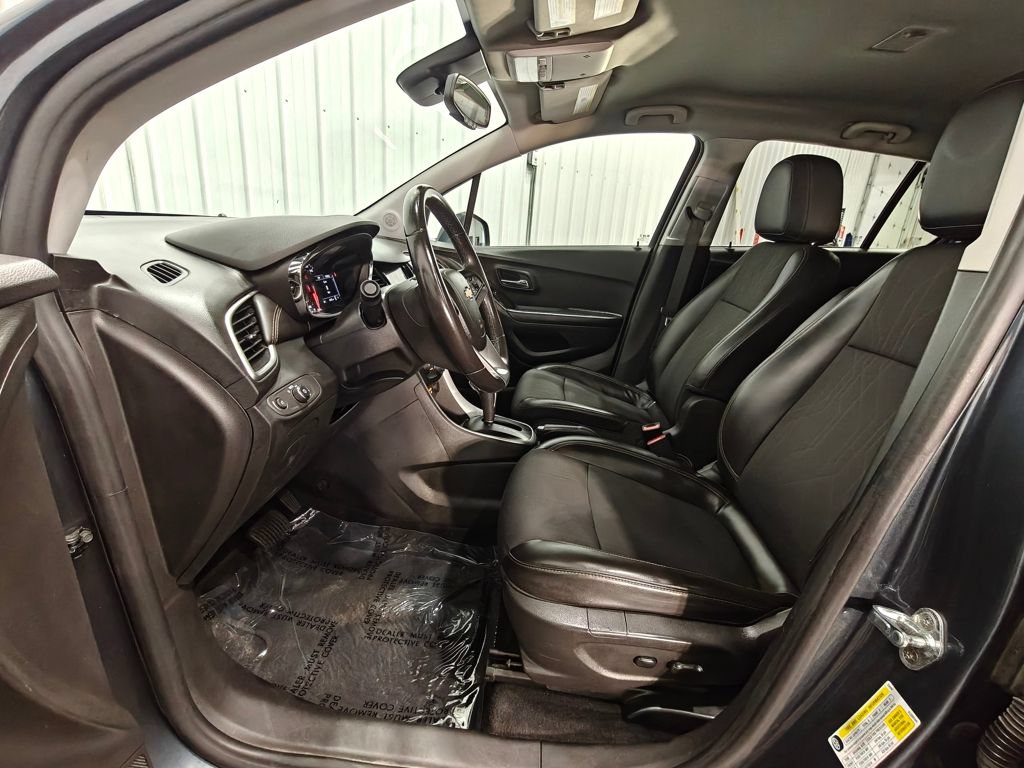 Used 2022 Chevrolet Trax LT w/ Driver Confidence Package AWD/4WD image 24