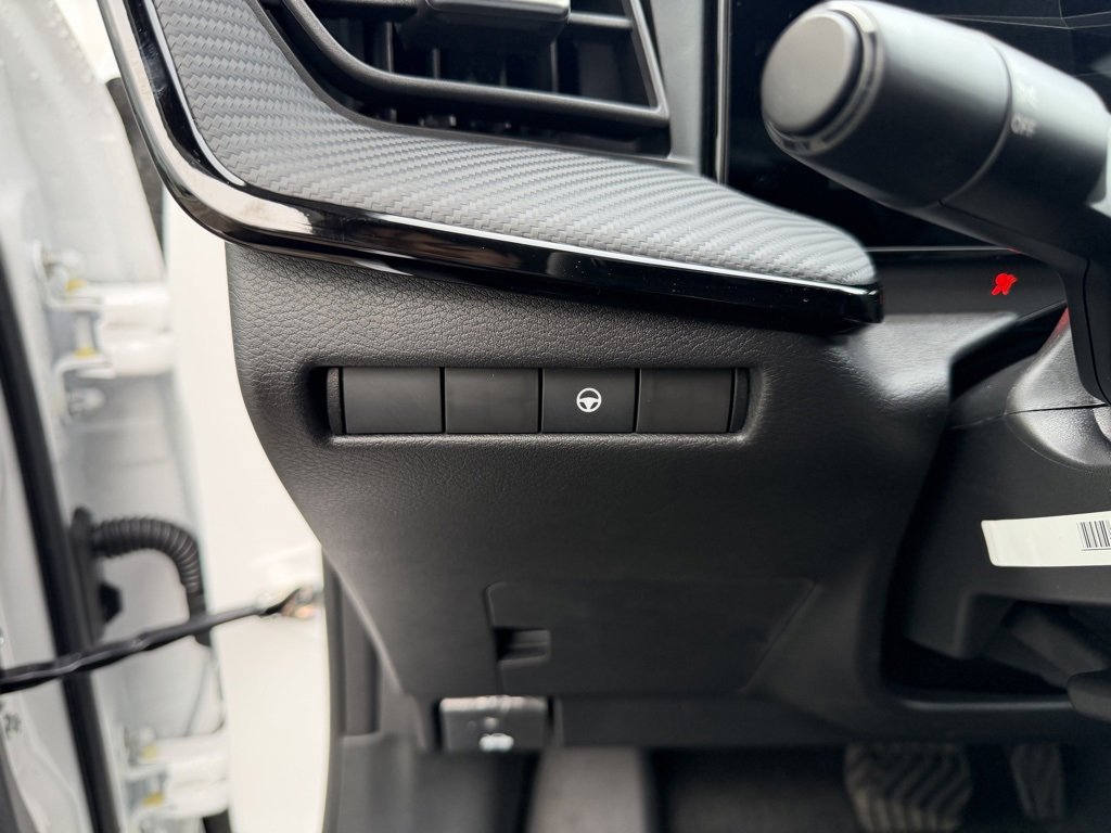 New 2026 Nissan Kicks SR w/ Cold Weather Package image 15