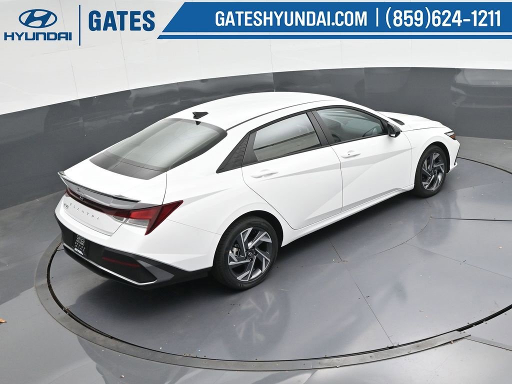 Used 2025 Hyundai Elantra Sport image 40