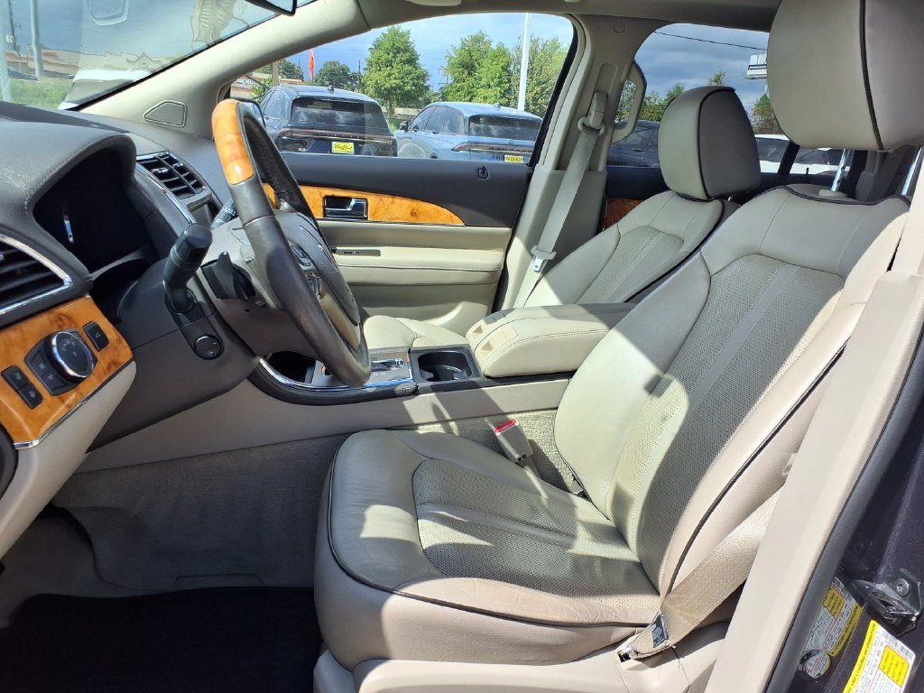 Used 2013 Lincoln MKX FWD image 26