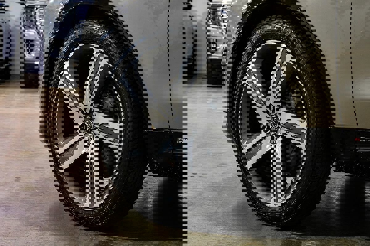 Used 2021 Land Rover Discovery HSE R-Dynamic AWD/4WD image 54