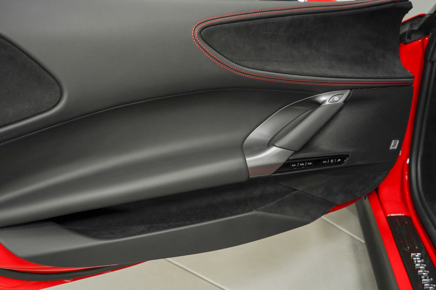 Used 2022 Ferrari SF90 Spider image 42