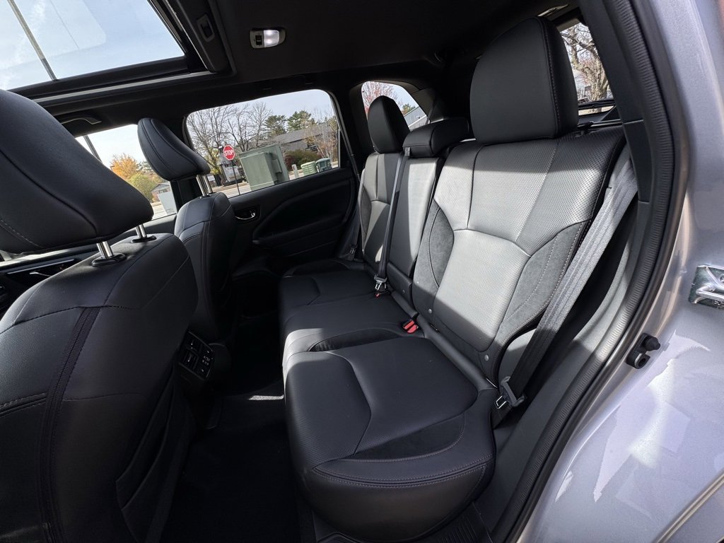 Used 2025 Subaru Forester Touring image 28