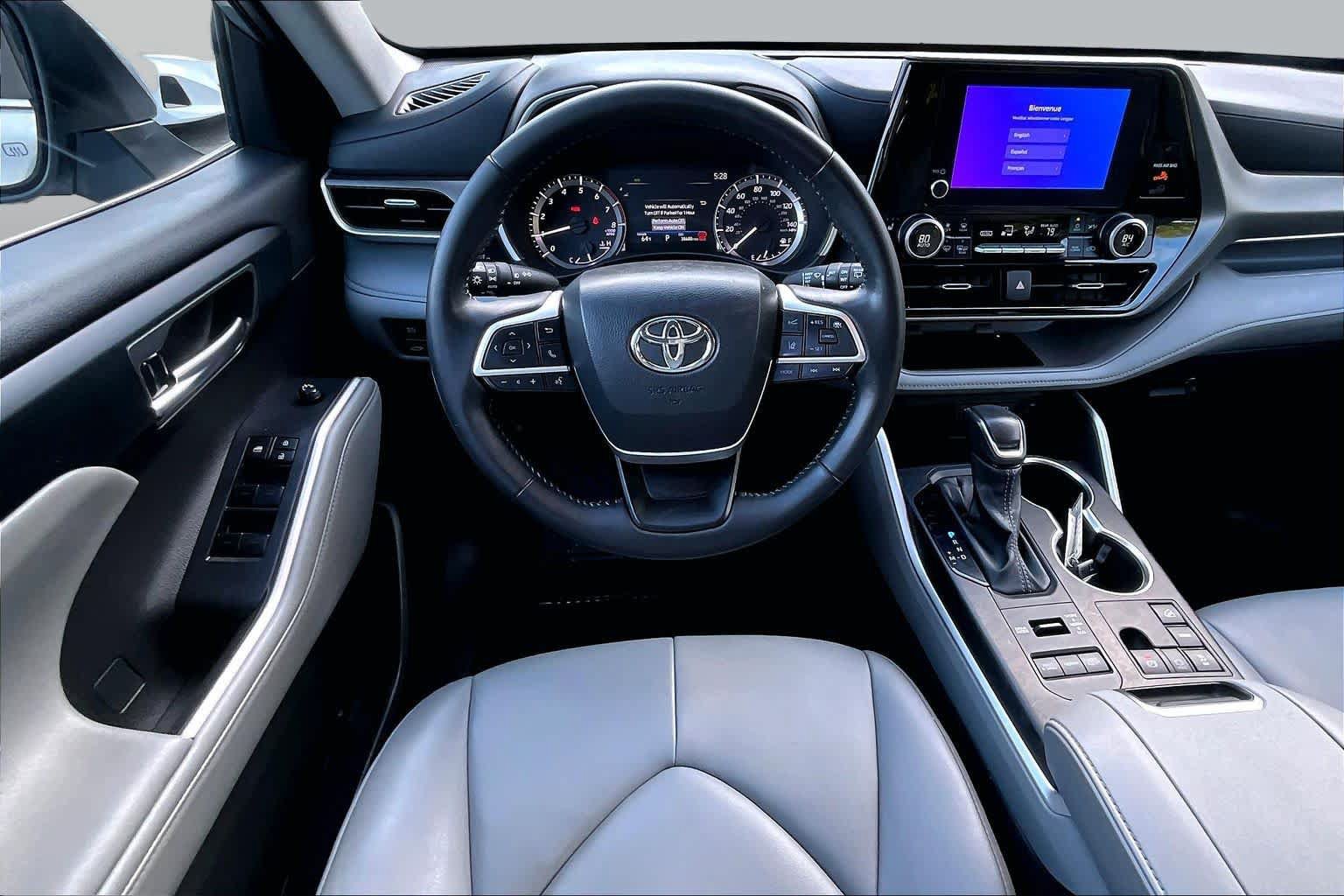 Used 2024 Toyota Highlander XLE AWD/4WD image 6