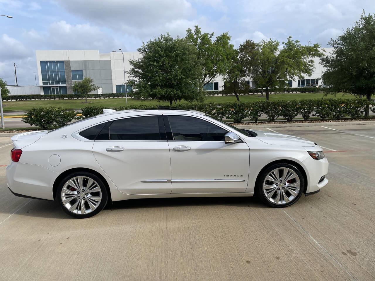 Used 2017 Chevrolet Impala Premier w/ Enhanced Convenience Package image 18