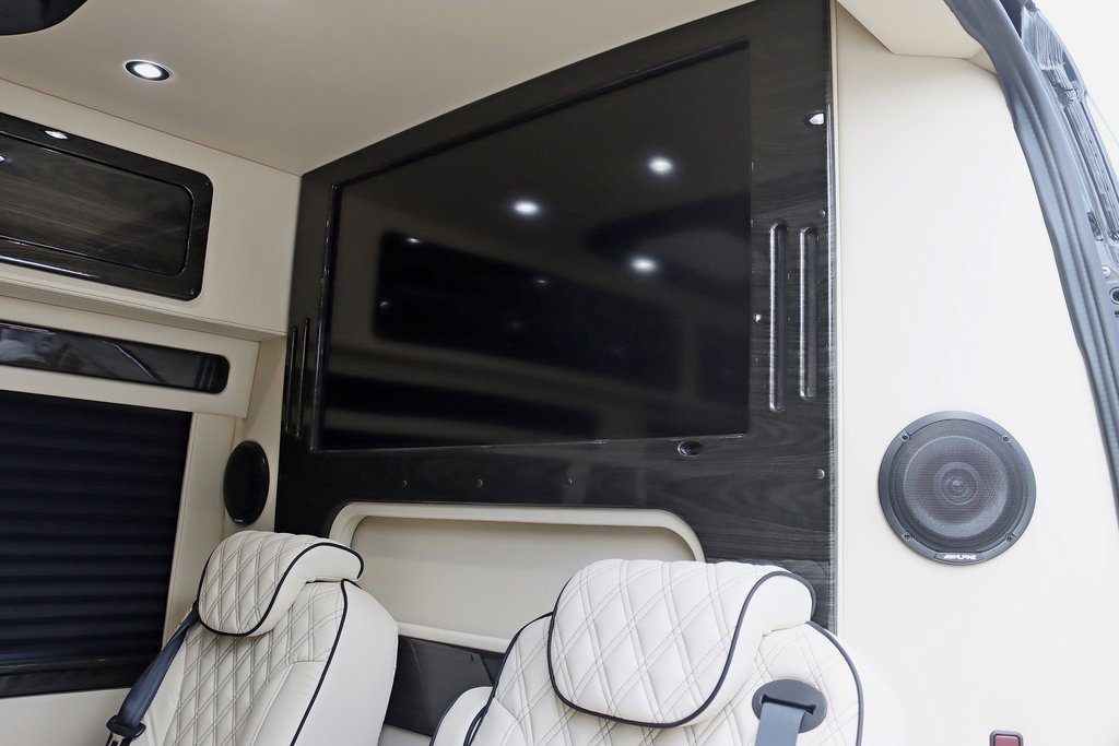 Used 2024 Mercedes-Benz Sprinter 3500 image 31