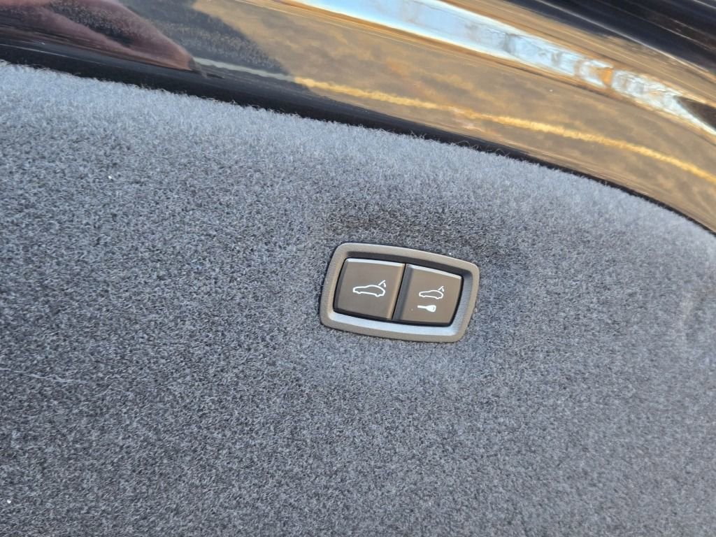 Certified 2025 Porsche Taycan 4S image 16
