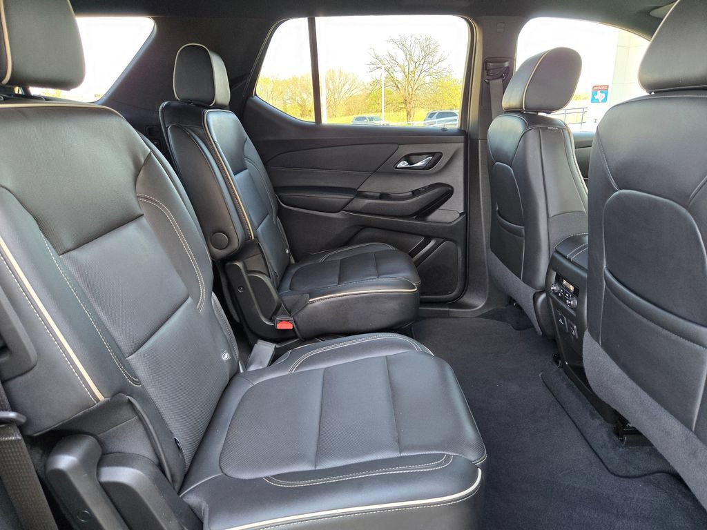 Used 2023 Chevrolet Traverse Premier FWD image 27